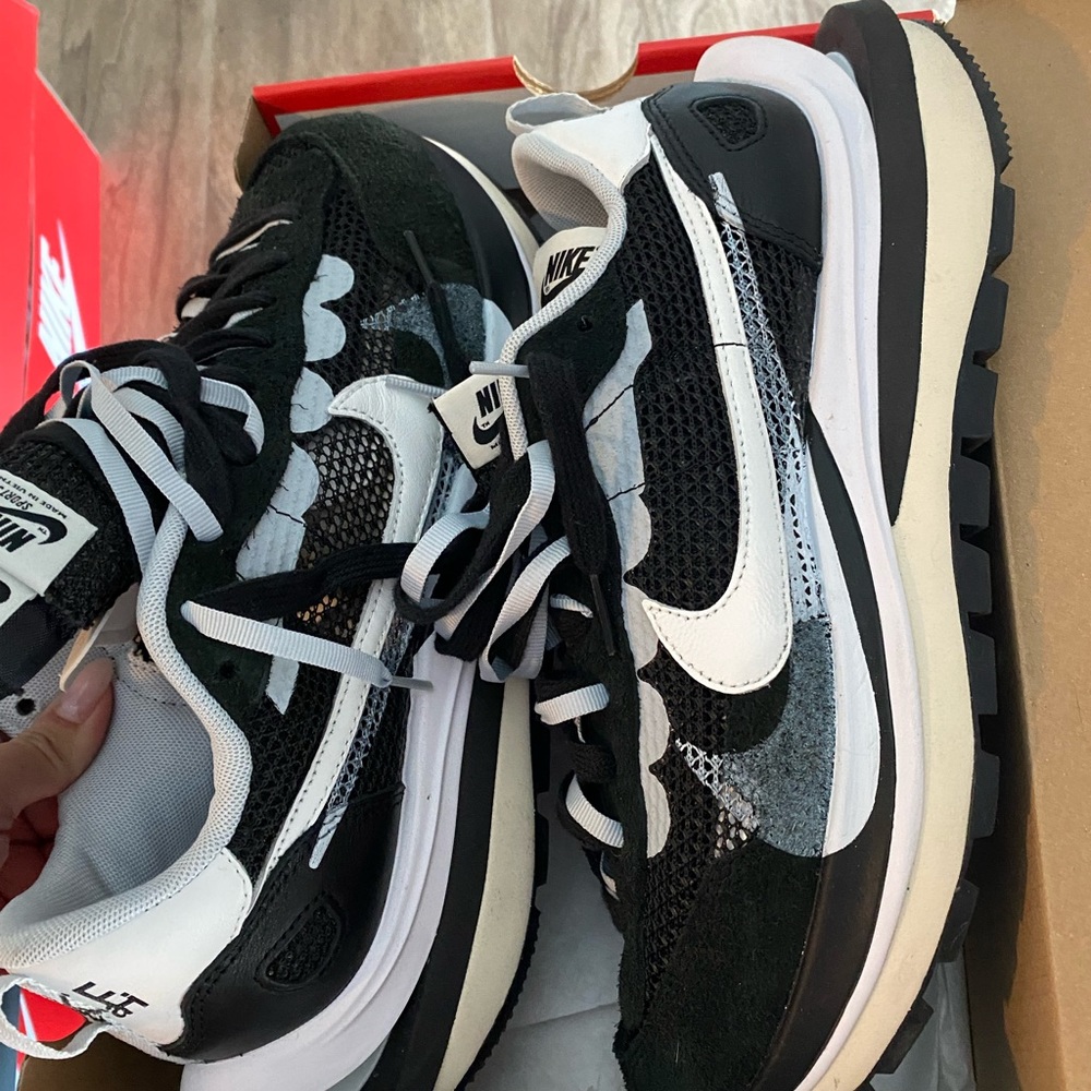 SACAI X VAPORWAFFLE ‘BLACK WHITE’